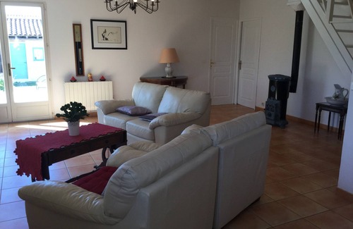 Mouries Villa | Bonito alquiler con piscina privada en el pueblo de Mouriès, Alpilles