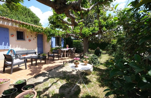 Mouries Chalet De Esquí | Bonito Alquiler de Vacaciones en el Pueblo de Mouriès en el Corazón de los Alpilles