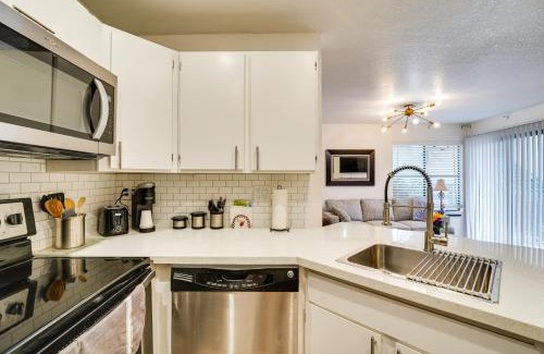Las Vegas Apartamento | Vacation Rental Near Las Vegas Strip with Pool!