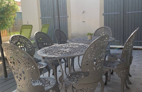 Le Sambuc Casa | Alquiler de casa de una planta con jardín.