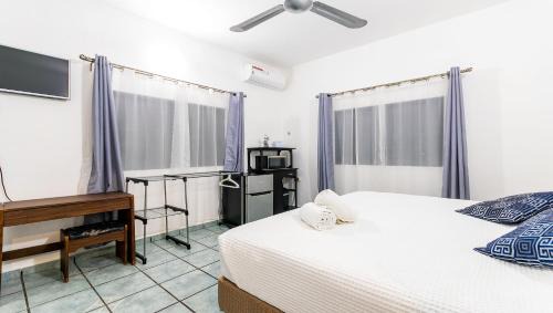 Colonia Adolfo Lopez Mateos Apartamento | Vacation Rental - Upper Floor Room at Casa Cocoa