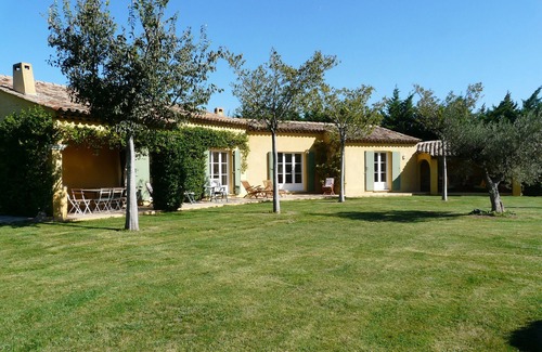Mouries Chalet De Esquí | Nueva hacienda para alquiler en Mouires, en el corazón de los Alpilles, una zona tranquila de Provenza