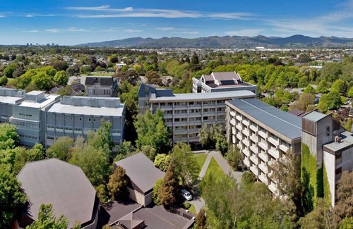 Upper Riccarton Casa | Vacation Riccarton 2 Bed 2 Bath w/Carpark