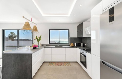 Adeje Villa | Villa de vacaciones 'Alba House' con vistas al mar, piscina privada y Wi-Fi