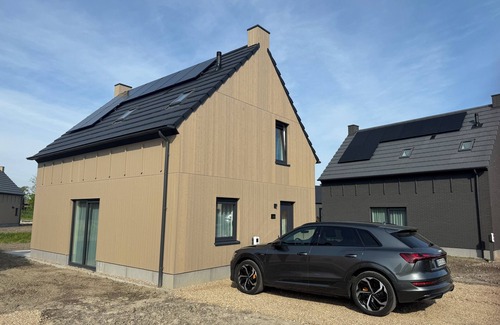 Wolphaartsdijk Villa | Vacation villa directly on the water North Sea, vacation park, restaurant, swimming pool 3 rooms