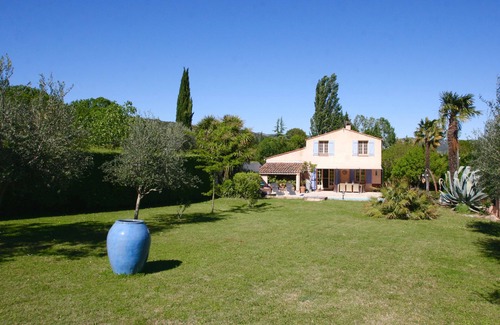 Salernes Villa | Villa de vacaciones para 9 personas en el corazón de Provenza con piscina climatizada