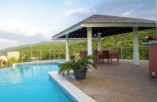 Reading Villa | Vacation Villa Style home with 4 bedrooms and WiFi, AC in fabulous Montego Bay.