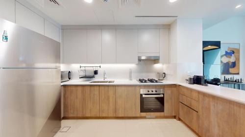 Dubai Casa | Vacationer l Chic 2 Bed Villa l Garden, Garage, Free Wi-Fi