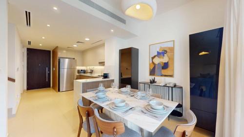 Dubai Casa | Vacationer l Chic 2 Bed Villa l Garden, Garage, Free Wi-Fi