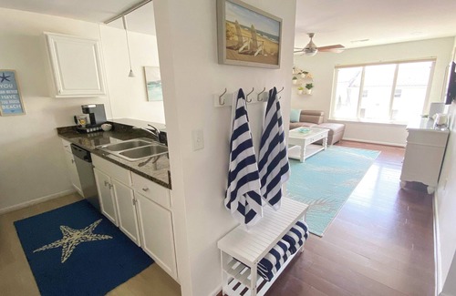 Northeast Virginia Beach Condominio | Vacationing is easy in this newly refreshed beach condo!