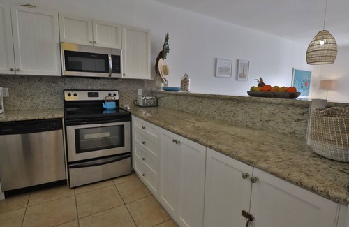Alice Town Condominio | Vacay All Day...Ocean View Condo