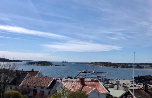 Stromstad Apartamento | Vacker våning med havsutsikt i Strömstads centrum.