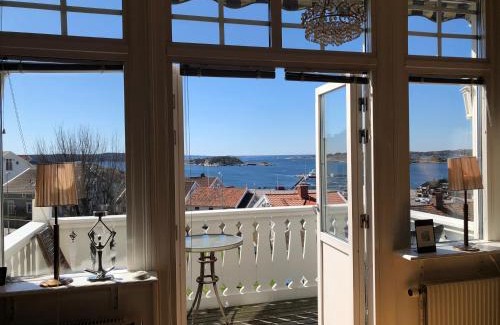 Stromstad Apartamento | Vacker våning med havsutsikt i Strömstads centrum.