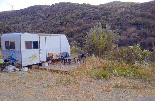 Karaburun Otro | Vadideki Karavan ve Glamping