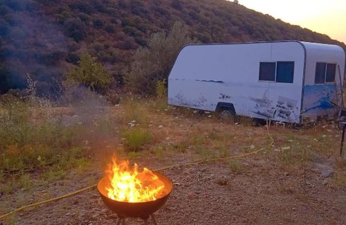 Karaburun Otro | Vadideki Karavan ve Glamping