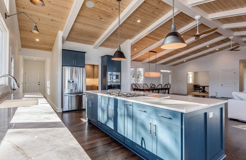 Littleton Casa | Vagabonds House | Stunning Views | 10-12 ft. Water Depth