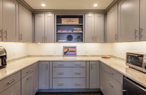 Littleton Casa | Vagabonds House | Stunning Views | 10-12 ft. Water Depth