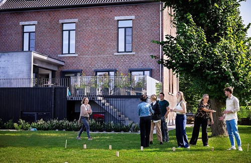 Maasmechelen Casa | Vakantiewoning HET Maashuis met 9 Slaapkamers met Eigen Sanitair Voor max 26p
