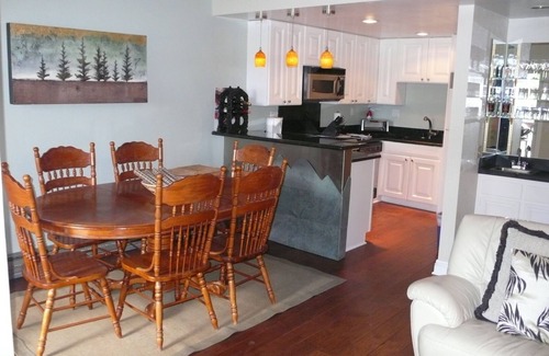 Mammoth Lakes Condominio | Val D 'Isere-Beautiful! -Ski In / Out! Condominio Pregunte por nuestro reembolso de tarifa de $ 50