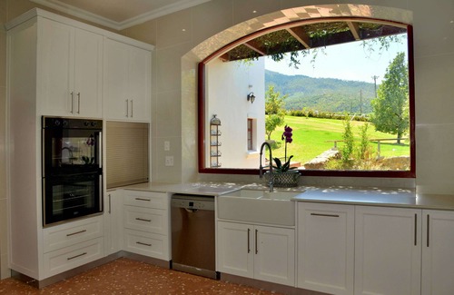 Drakenstein Casa | Val du Charron Guest House & Wine Estate