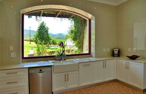 Drakenstein Casa | Val du Charron Guest House & Wine Estate