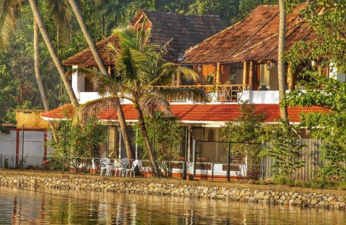 Kuzhuppilly Hotel | Vala House