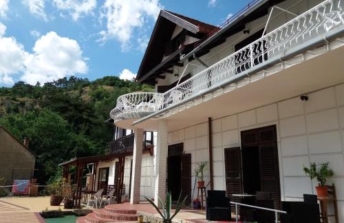 Pecs Cama Y Desayuno | Valcsics Villa Panzió