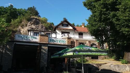 Pecs Cama Y Desayuno | Valcsics Villa Panzió