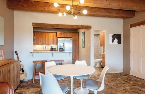 Arroyo Seco Condominio | Valdez Vista - Updated 2 Bedroom Condo Close to Skiing
