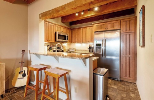 Arroyo Seco Condominio | Valdez Vista - Updated 2 Bedroom Condo Close to Skiing