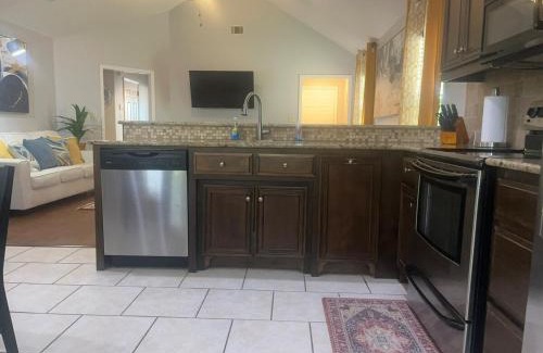 Valdosta Casa | Valdosta 3-Bedroom Home with 5 beds near valdosta State & Hospital