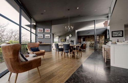 Ullina Casa | Vale Hill House