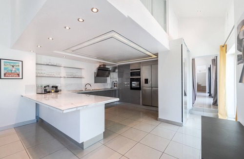 Riou - Petit Juas - Av de Grasse Villa | Valentine by Terrys Homes