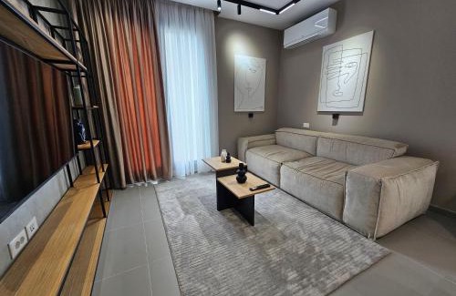 Tirana Apartamento | Valentino Noir