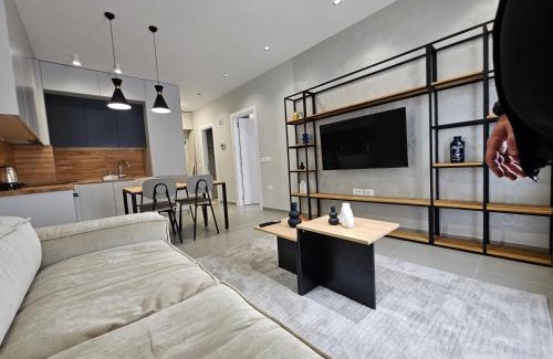 Tirana Apartamento | Valentino Noir