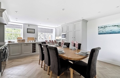 Harlech Cabaña | VALERIAN LODGE, pet friendly, character holiday cottage in Harlech