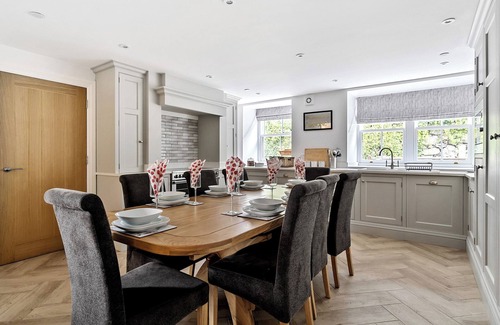 Harlech Cabaña | VALERIAN LODGE, pet friendly, character holiday cottage in Harlech