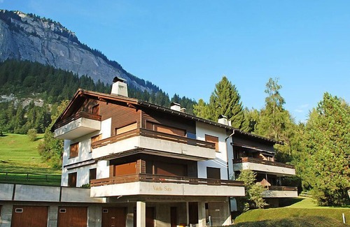 Flims Apartamento | Valetta Sura by Interhome
