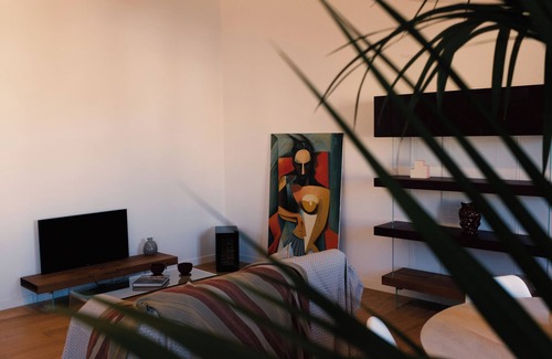 Castellammare Apartamento | Valguarnera Palace, San Cataldo Suite