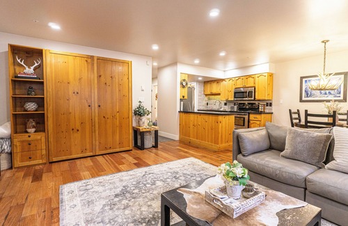 Whistler Cay Heights Casa | Valhalla 1 dormitorio, capacidad para 4 personas, entorno tranquilo a pocos pasos de la acción!