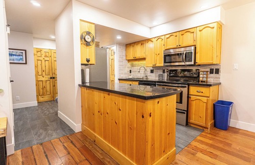 Whistler Cay Heights Casa | Valhalla 1 dormitorio, capacidad para 4 personas, entorno tranquilo a pocos pasos de la acción!
