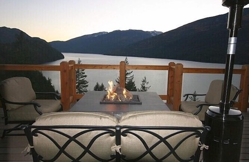 Silverton Casa | Valhalla Chalet Slocan Lake! Summer 2025 Avails! Ask for Winter Spring Specials!