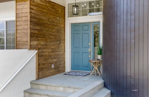 Kernville Casa | Valhalla House, Luxury Home, 1mi to Downtown, 4 BR, Game Room, Hot Tub, Backyard