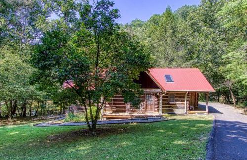 Sevierville Casa | Valhalla - Private Rustic Getaway cabin