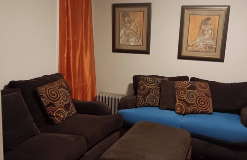Irvington Casa | Valisha's 2Bedroom Cozy Home, Quick Access To New York & New Jersey.