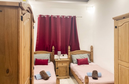 Kalkara Apartamento | Valletta and Grand Harbour Lookout Seaview Hot Tub BBQ