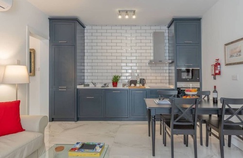 Valletta Apartamento | Valletta nineteen hundred, New Lovingly renovated central Valletta apartment