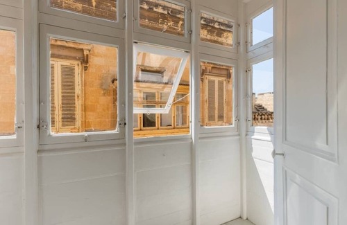 Valletta Apartamento | Valletta nineteen hundred, New Lovingly renovated central Valletta apartment