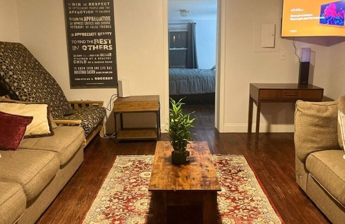 Beacon Apartamento | Valley Central located right on Main Street