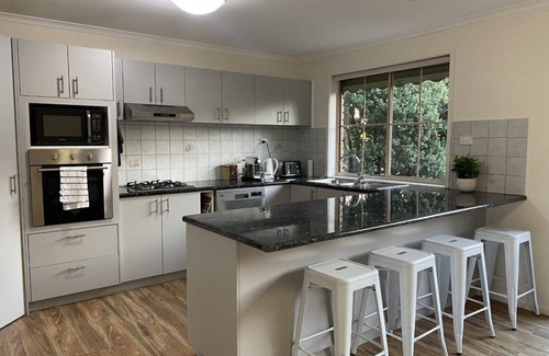 Healesville Casa | Valley House - stay with us in comfort